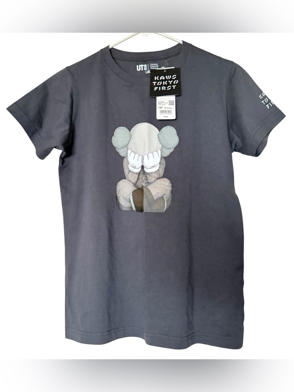 Kaws x Uniqlo Tokyo First Black T -Shirt Men’s Size Small/Youth XL